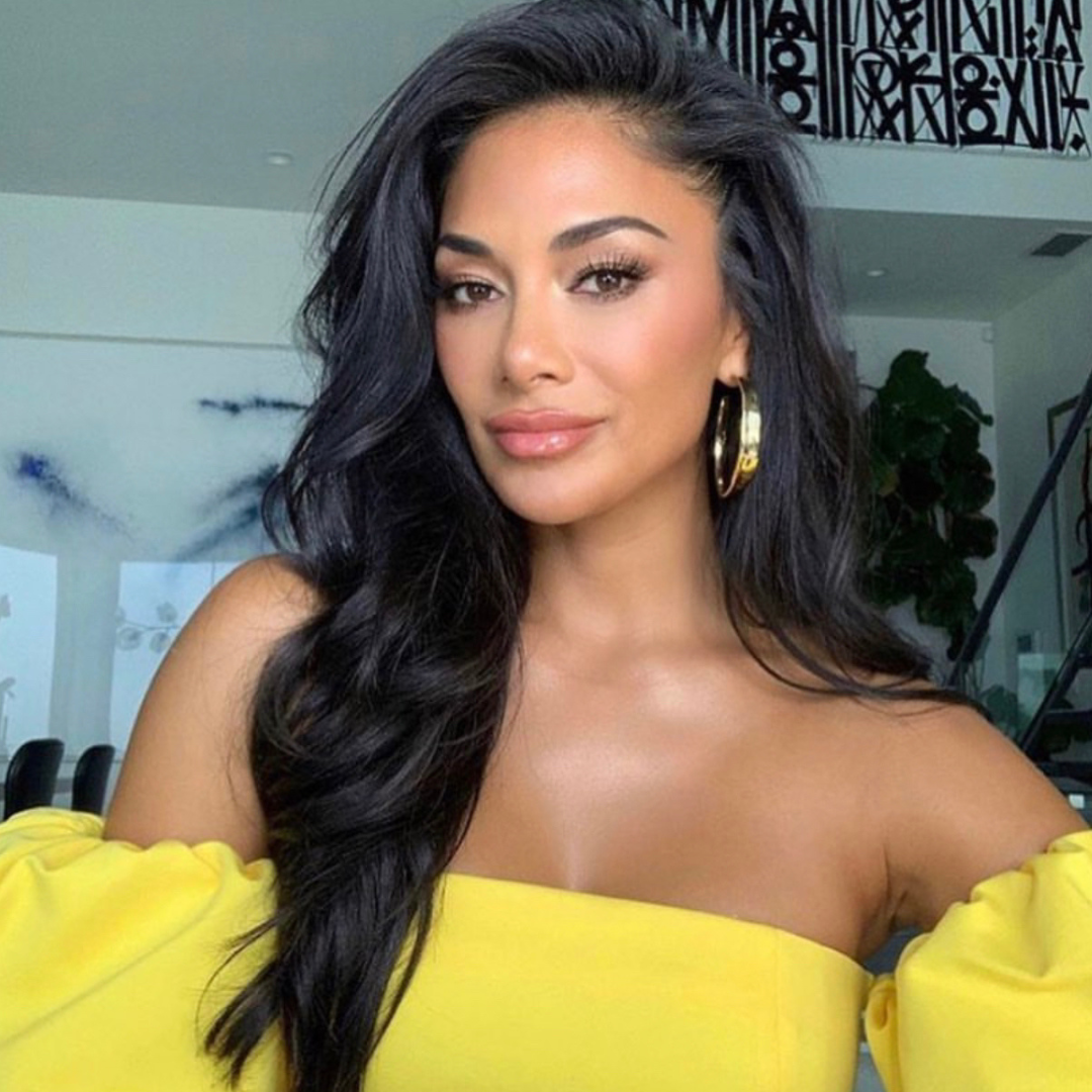 Shes back looking scher mazing