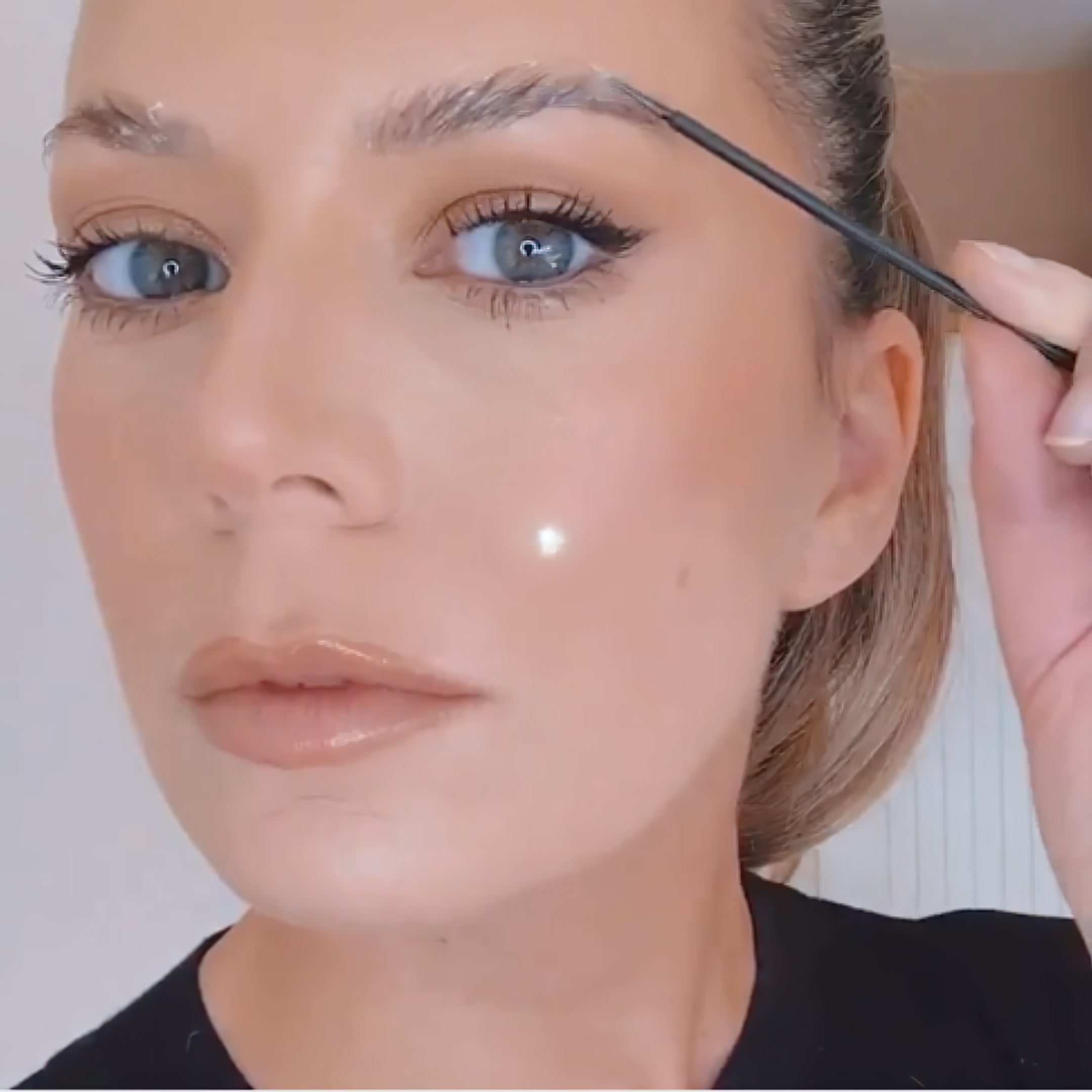 What kind of brush should I use for brow lamination?